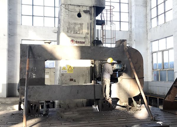 鑄鋼件加工廠家是怎么控制鑄件質(zhì)量呢？