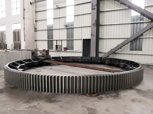 大齒輪加工廠家怎樣確定大齒輪的澆注流程呢？